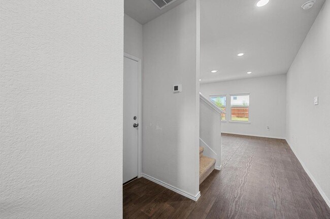 Foto del edificio - 164 Frogmore Lp