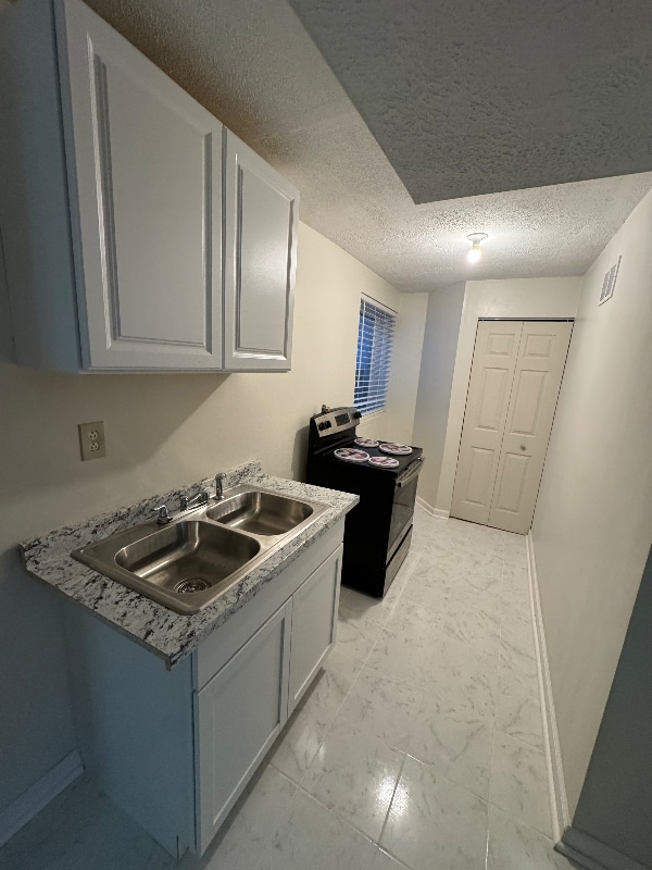 Building Photo - 719 Marta Dr