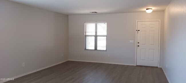 Foto del edificio - 4803 N 92nd Ln
