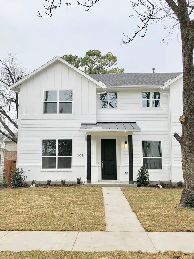 Primary Photo - 202 Sunset Ln