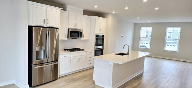 Foto del edificio - Welcome to this brand-new, never-before-li...