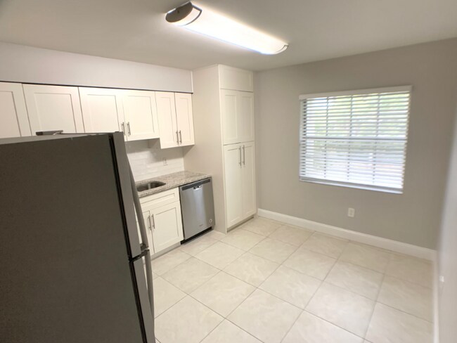 Foto del edificio - 3215 W Swann Ave