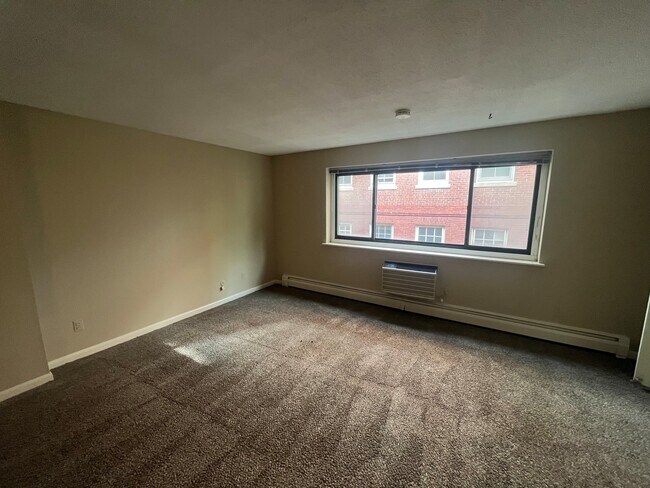 Building Photo - 376 Harvard St