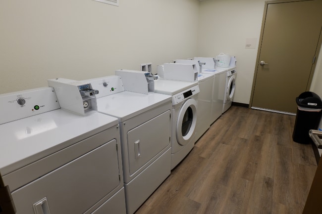 Foto del edificio - 225 Wadsworth Blvd