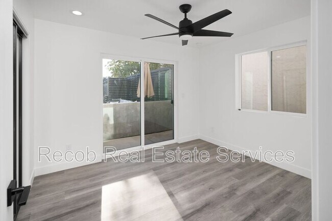 Foto del edificio - 4685 49th St