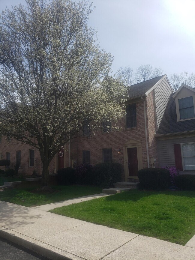 Foto del edificio - 1422 Timber Chase Dr