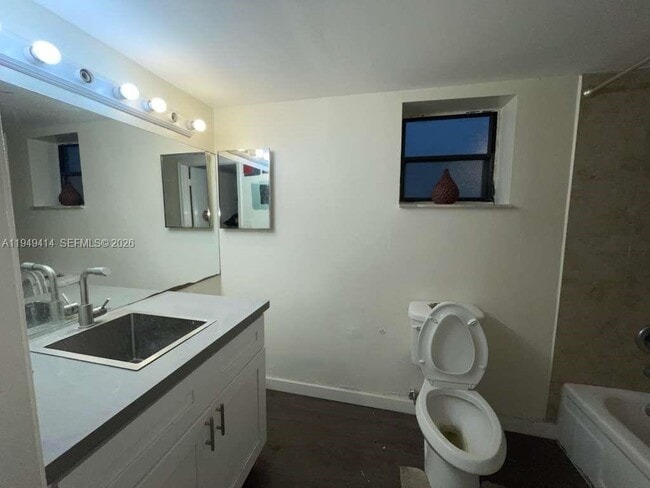 Building Photo - 1880 N Congress Ave