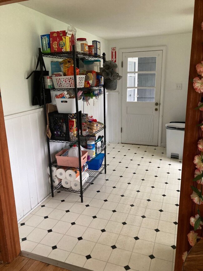 Foto del edificio - 3 bedroom, 1 bath House: Available August 2026!