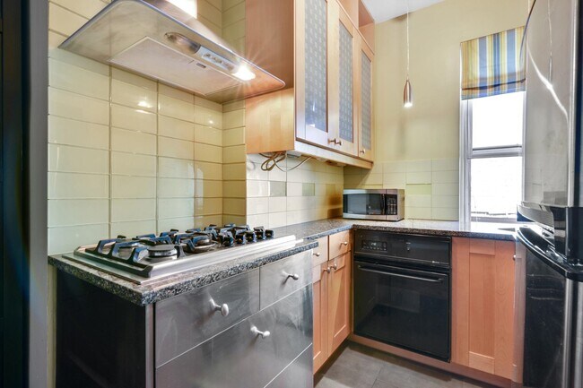 Foto del edificio - 831 Clinton St