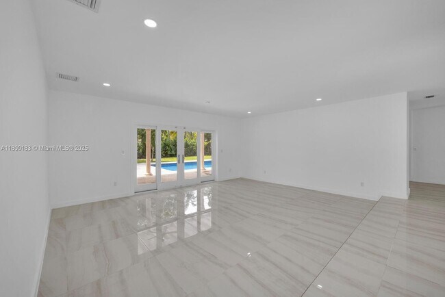 Building Photo - 13840 SW 74th Ave