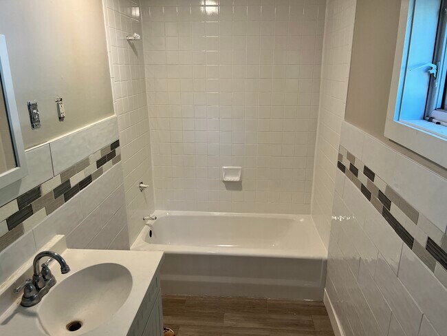Bathroom - 8 Lincoln St