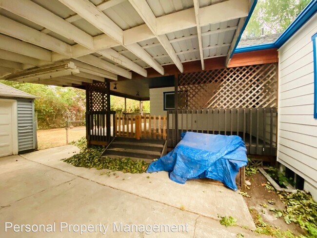 Building Photo - 2 br, 2 bath House - 3508 G ST