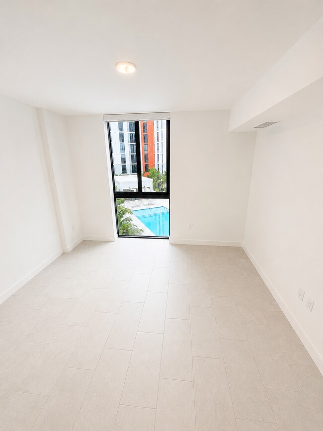 Foto del edificio - 2750 NW S River Dr