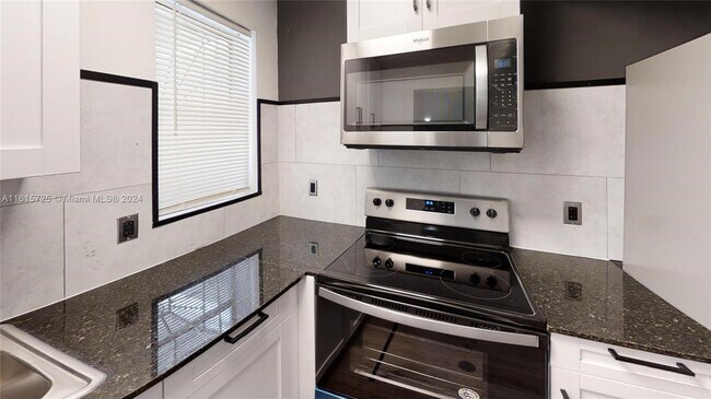 Foto del edificio - 19417 NW 47th Ave
