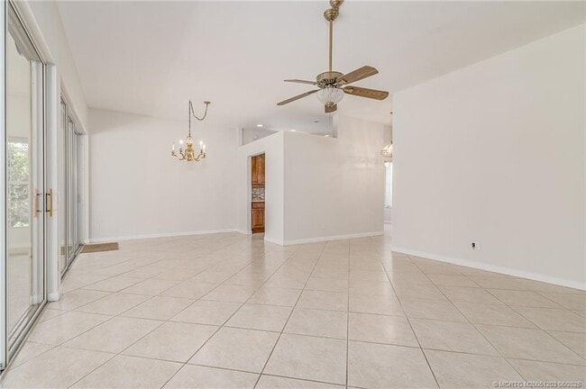 Building Photo - 2102 SW Mayflower Dr
