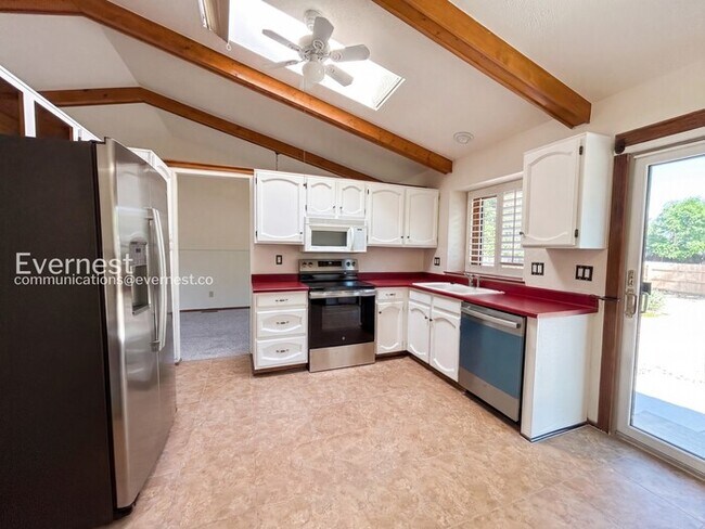 Foto del edificio - 4035 Thundercloud Dr