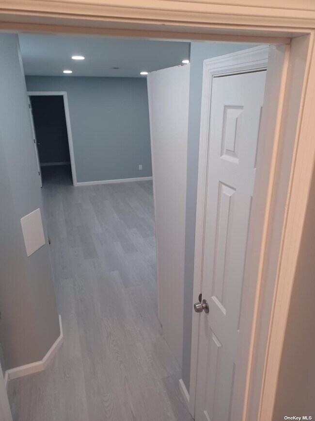 1127 Ferndale Blvd, Central Islip, NY 11722 Room for Rent in Central