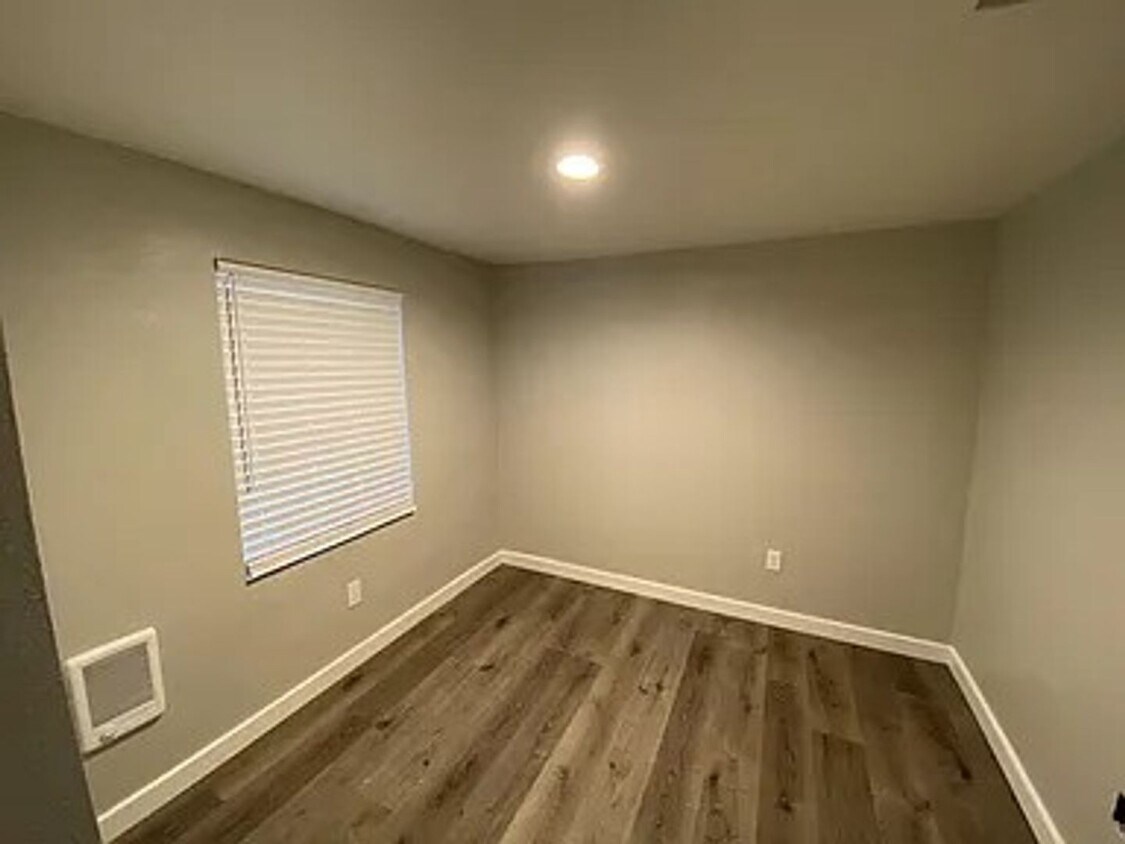 625 E 5th Ave Unit ET0000 / 627 E. 5th Ave OFFLINE, Riddle, OR 97469