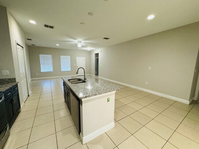 Foto del edificio - Spacious 4BR/2BA Home with Modern Upgrades – Rent Ready!!!