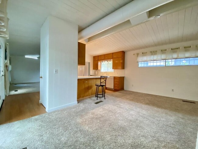 Building Photo - 930 Reddy Ave