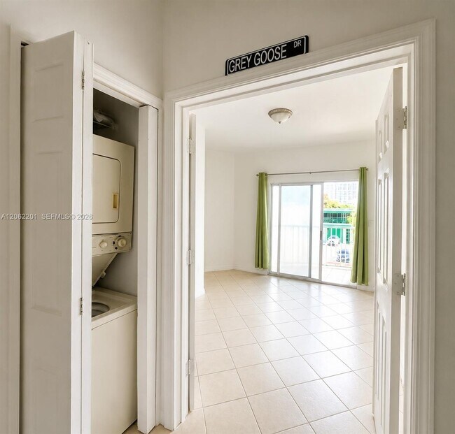 Foto del edificio - 2734 Bird Ave
