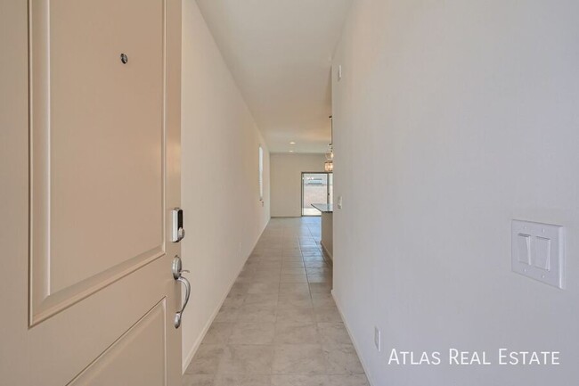 Foto del edificio - BEAUTIFUL  NEW 3 BEDROOM MARANA HOME