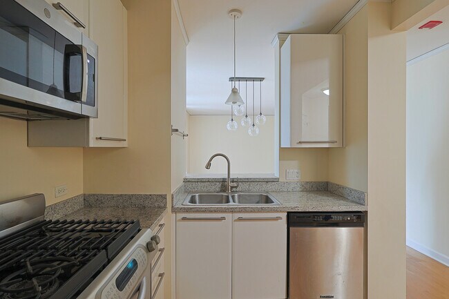 Foto del edificio - 420 E Waterside Dr