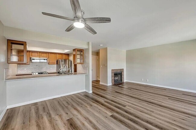 Foto del edificio - Remodeled 1BR Condo with Pool & Water Views Near Foster City