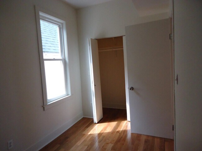 Foto del edificio - 2545 W Homer St