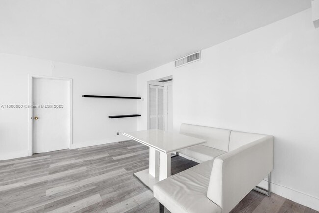 Foto del edificio - 780 NE 69th St