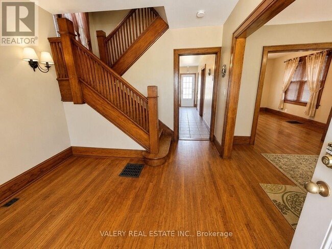Building Photo - 1058 Moy Ave