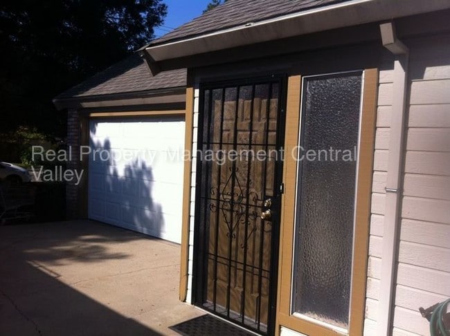 Building Photo - 2019 Floyd Ave