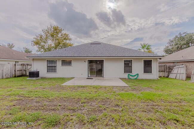 Foto del edificio - 4393 Pebble Brook Dr