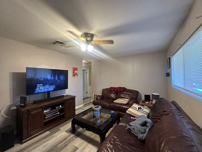 Building Photo - 5309 Jonquil St