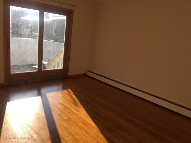 Building Photo - 1082 W Fingerboard Rd