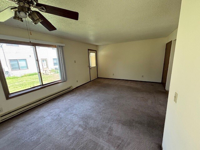 Building Photo - 853 Kari Dr