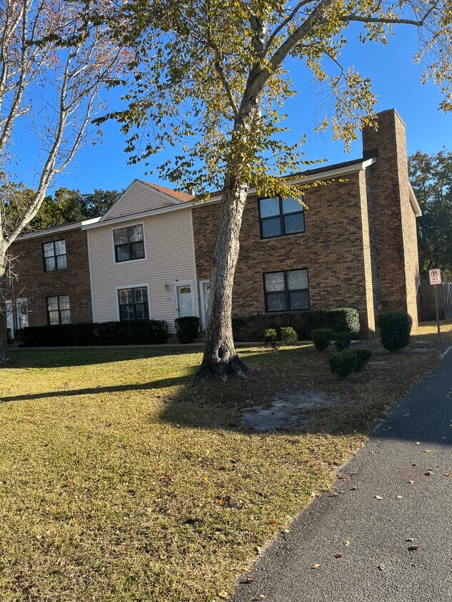 116 4th Ave, Shalimar, FL 32579 Townhouse for Rent in Shalimar, FL