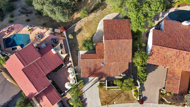 Plenty of grassy areas! - 4352 Park Corona