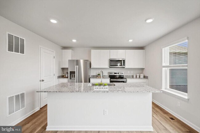 Building Photo - 116 Woodford Dr