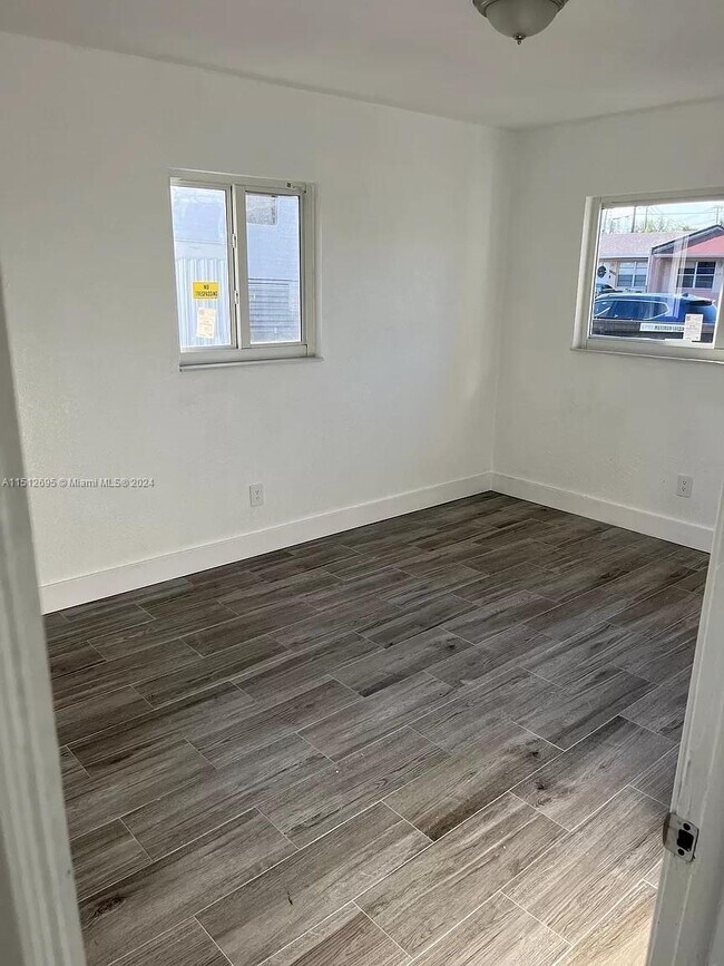 Building Photo - 3831 SW 54th Ave