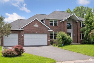 Building Photo - 10332 Quail Cir N