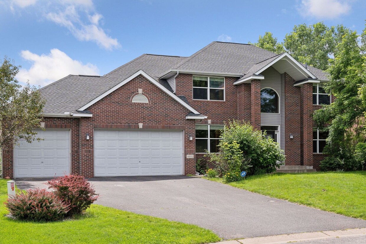 Primary Photo - Gorgeous Single Family Home - June 1st Mov...
