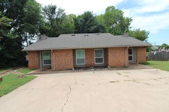 Building Photo - 904-904 Aspen Ct