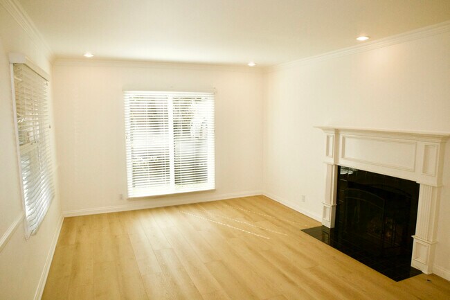 Building Photo - 721 Avenue A