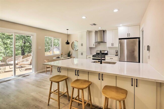 Building Photo - 6204 Wagon Bend