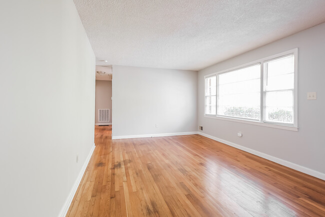 Building Photo - 3 Bed Spartanburg Home