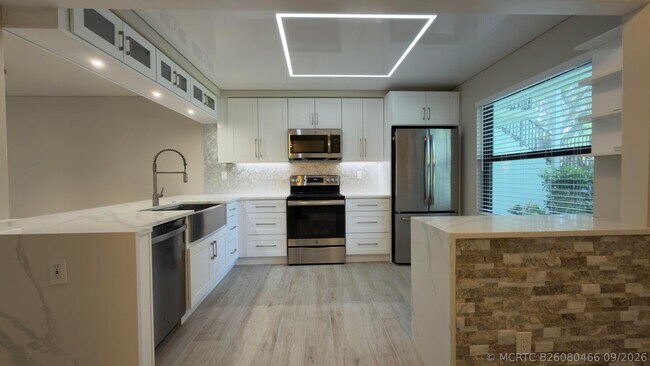 Building Photo - 901 Sabal Ridge Cir