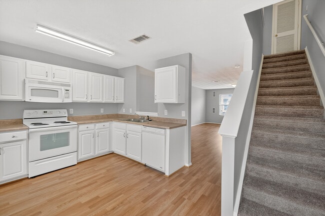 Photo - 1006 Halifax Ln Townhome