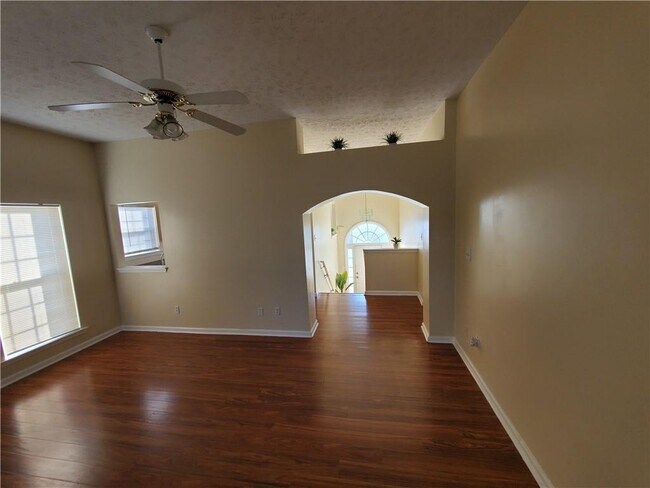 Foto del edificio - 5450 Twin Lakes Dr