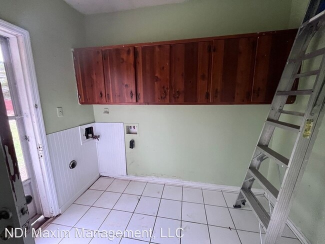 Building Photo - 3 br, 2 bath House - 1589 Lakeland Cir